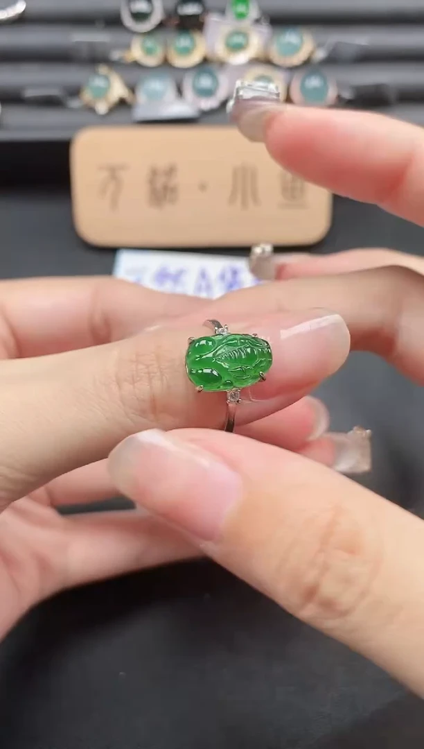 翡翠戒指银S925镶嵌511411511