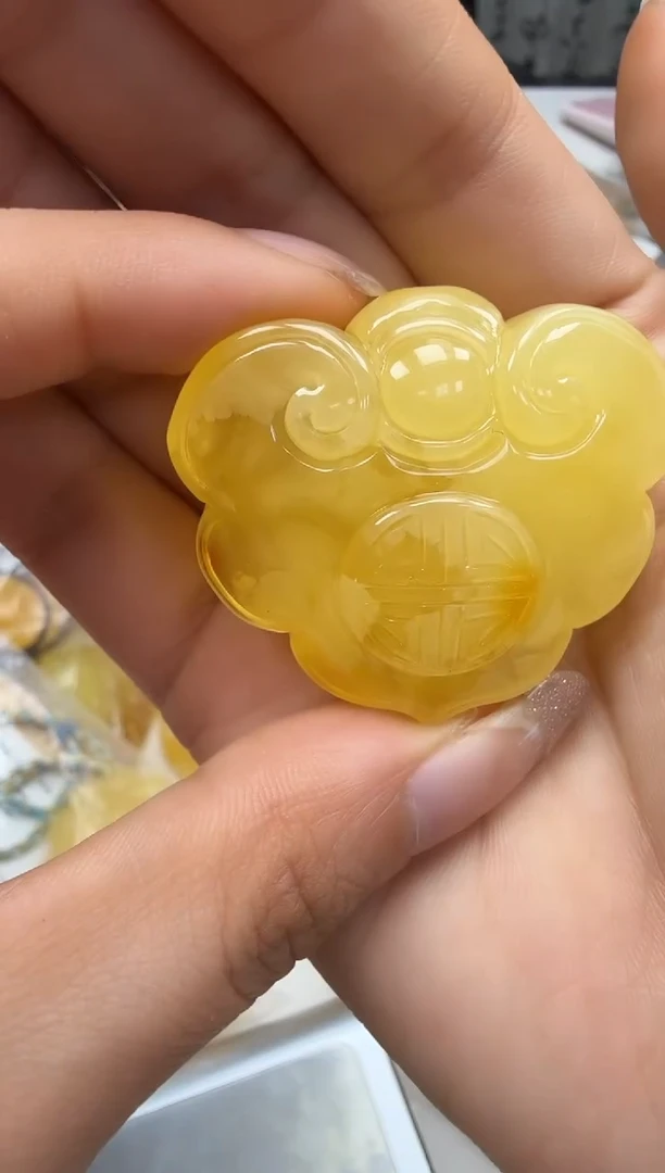 裸石琥珀未镶嵌如图