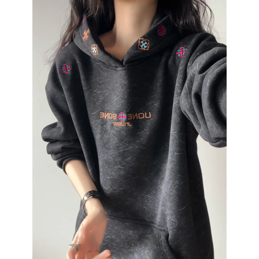 V37美式潮牌民族风刺绣连帽卫衣男秋冬季高街vibe情侣款宽松上衣