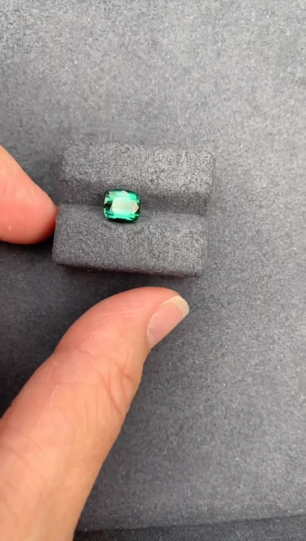 【闪购商品】碧玺裸石未镶嵌1.5ct绿碧玺