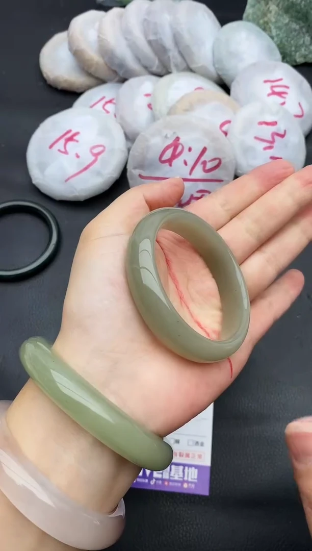 未镶嵌手镯石英质玉135+52/53