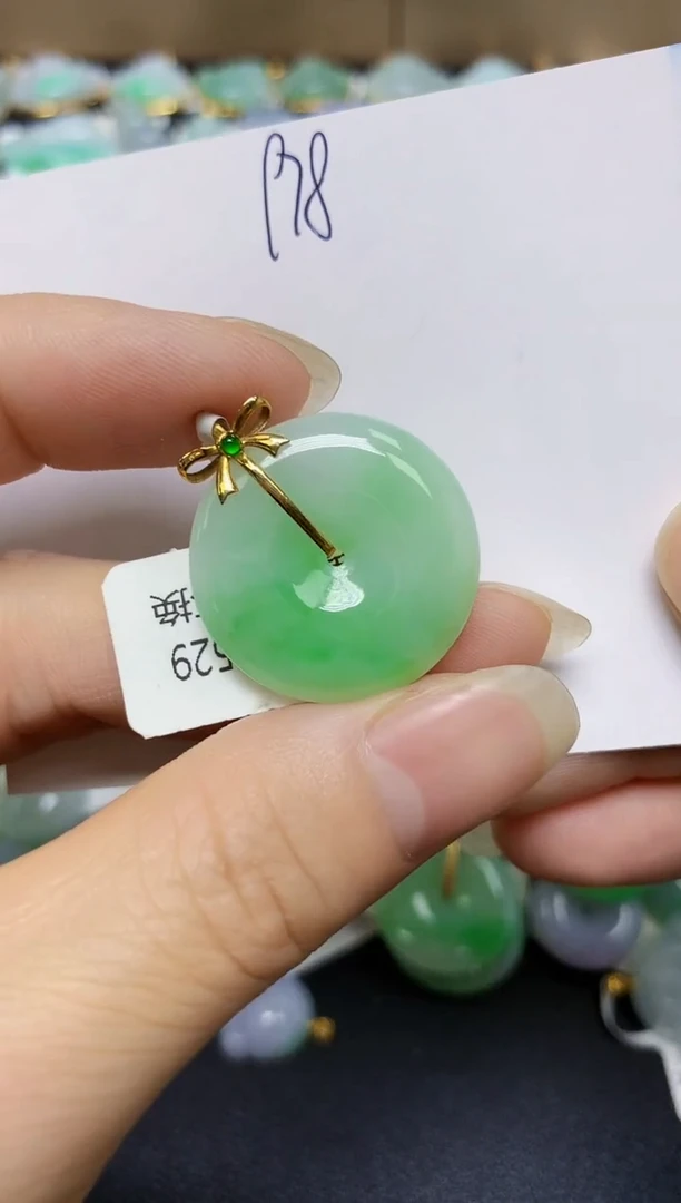 翡翠18K金镶嵌颈饰 天然翡翠A货