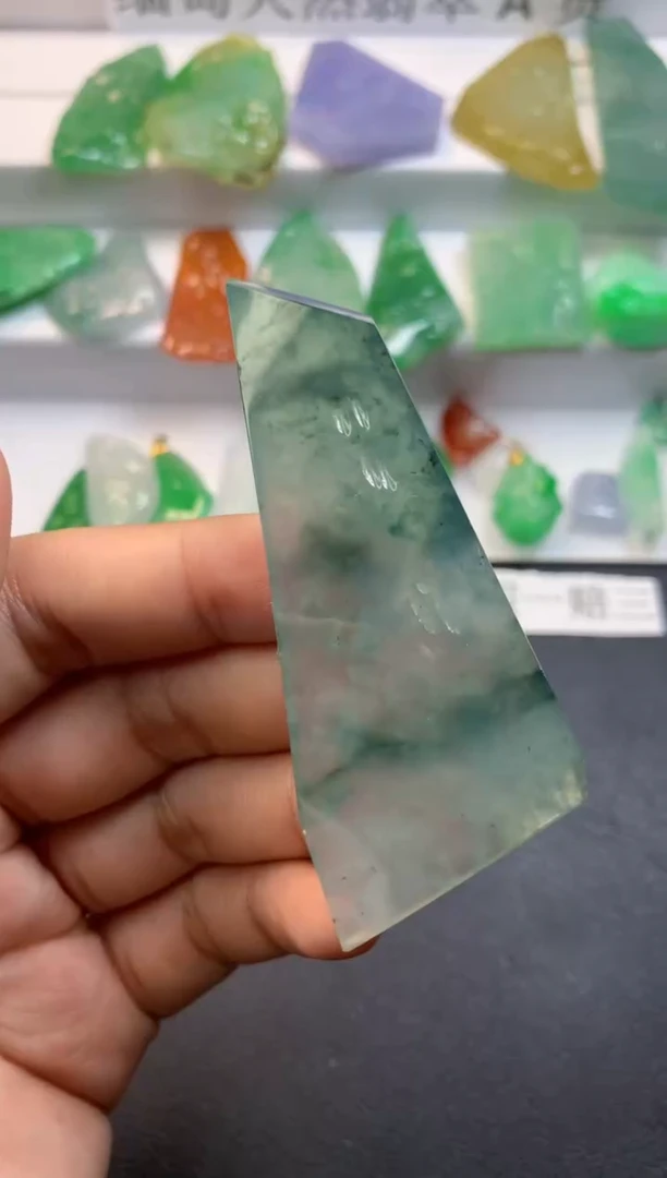 颈饰未镶嵌翡翠