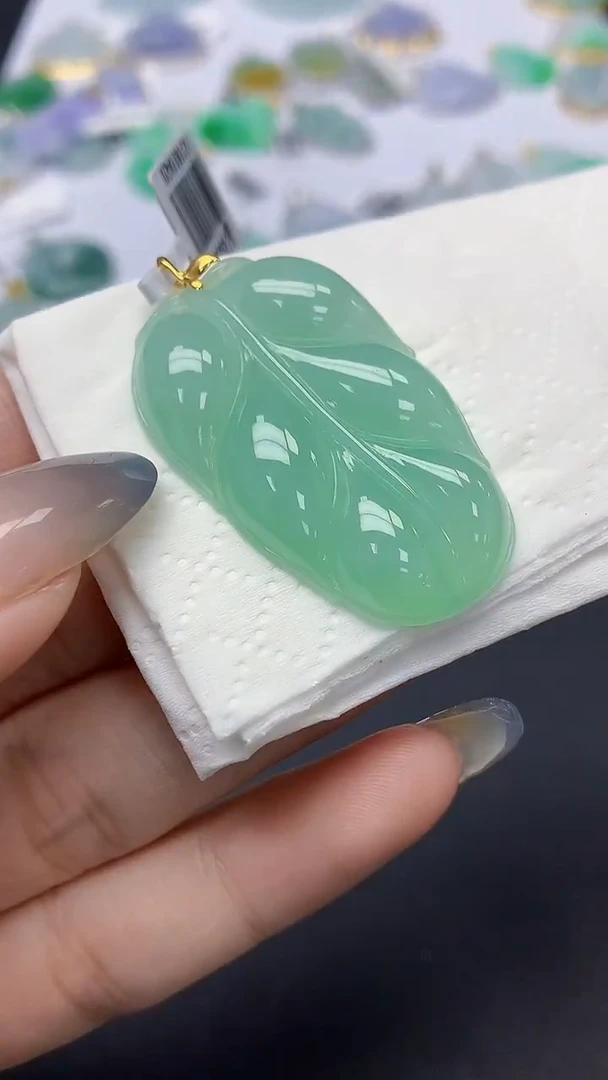 翡翠18K金镶嵌颈饰天然缅甸a货翡翠