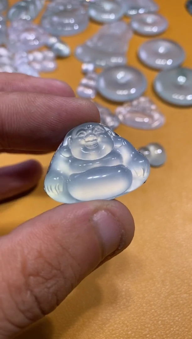 吊坠(不含链)未镶嵌翡翠佛公9500  21.2  28.2  4.9