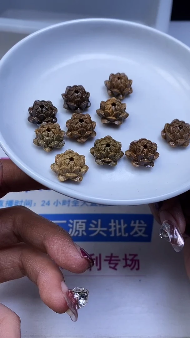 维腊木（绿檀）散珠E843 绿檀 莲花珠14*10mm 1个6元