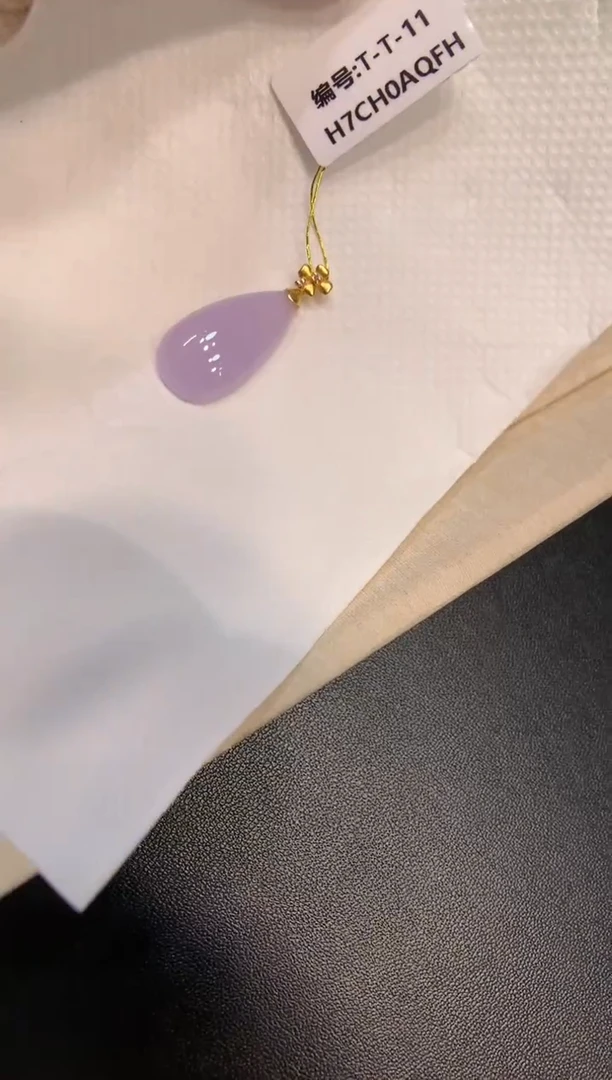 颈饰18K金镶嵌翡翠水滴