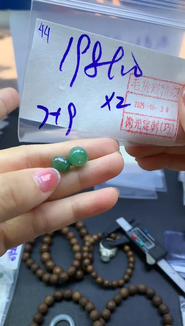 未镶嵌定制翡翠44小桶珠1对*208元毛货需精抛光