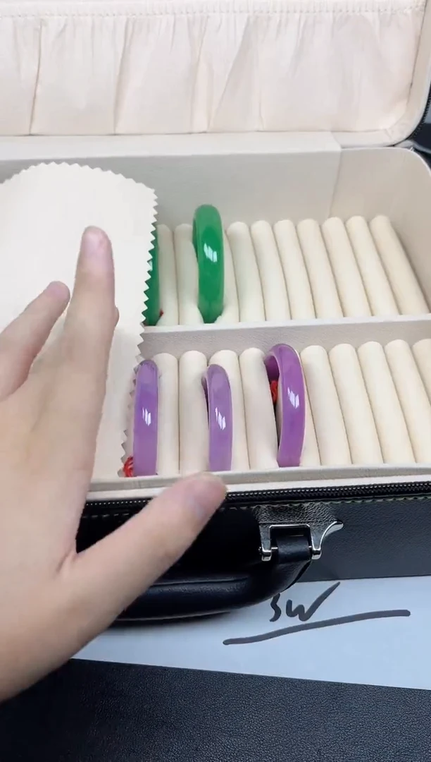 时尚女款冰透镯（一物一拍）多样性发货