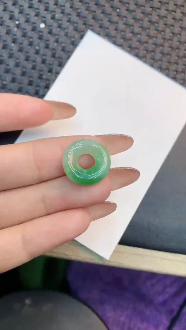 颈饰未镶嵌翡翠1