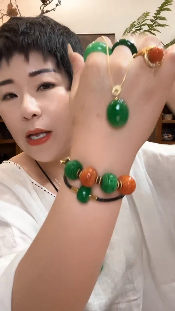 吊坠(赠链)合金翡翠060