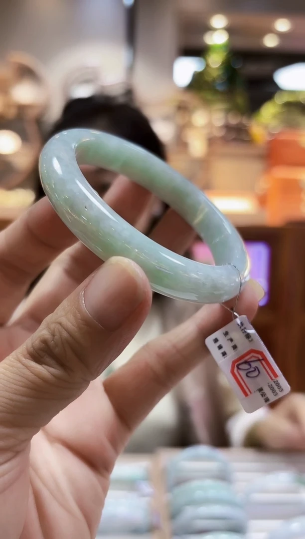 颈饰未镶嵌翡翠手镯60