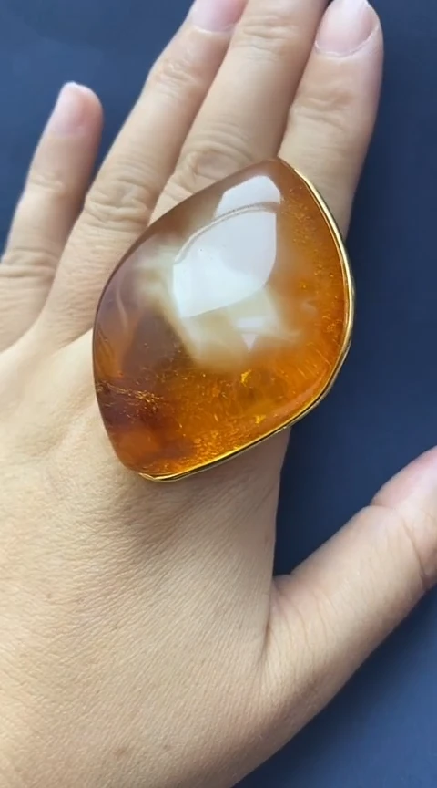 裸石琥珀未镶嵌戒指
