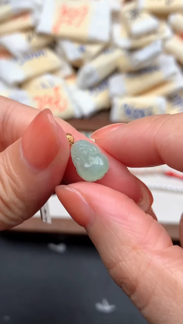 18K金镶嵌挂件翡翠1