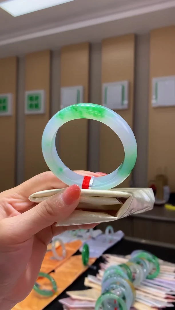 未镶嵌手镯翡翠- 圈口53.3 全款40万 定金2万