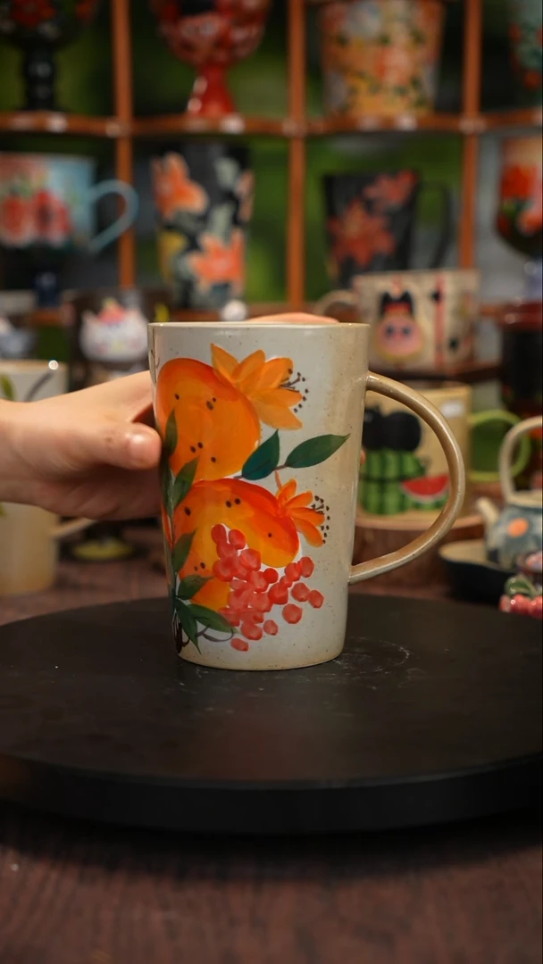 釉下手绘陶瓷杯子