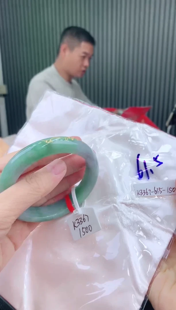 未镶嵌手镯翡翠61圈口