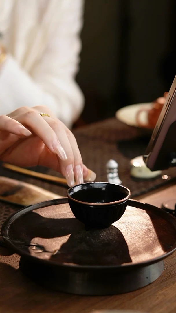 包铜菊瓣纹小黑杯.......