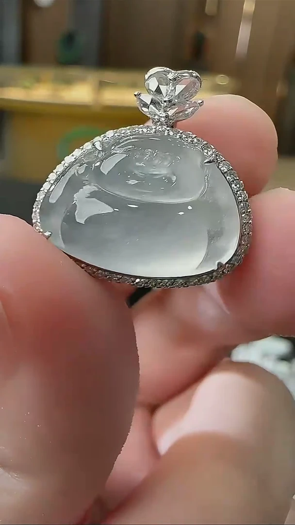 颈饰18K金镶嵌翡翠天然A货翡翠