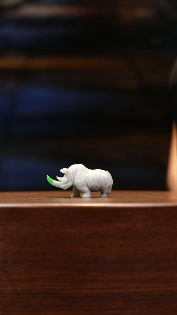 翡翠摆件未镶嵌翡翠犀牛