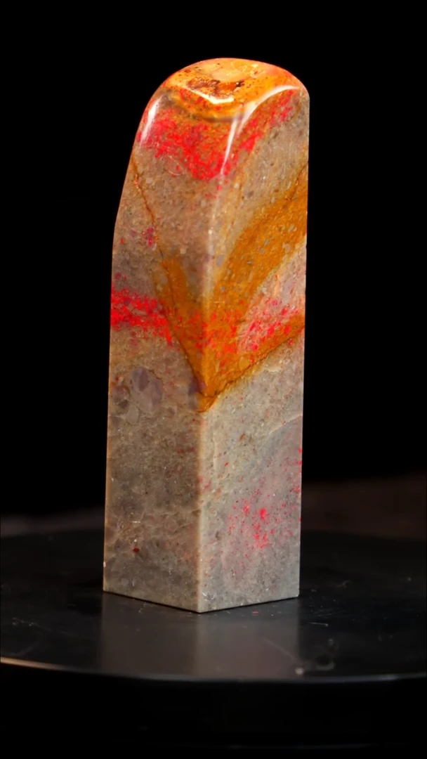 昌化石梅花田黄鸡血石