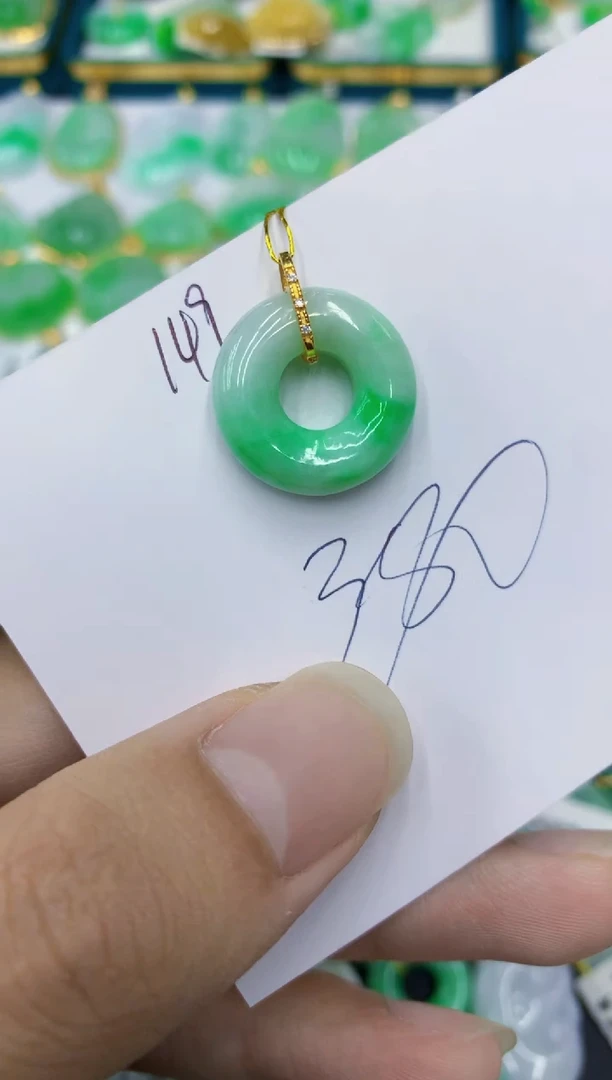 翡翠18K金镶嵌颈饰1111111111