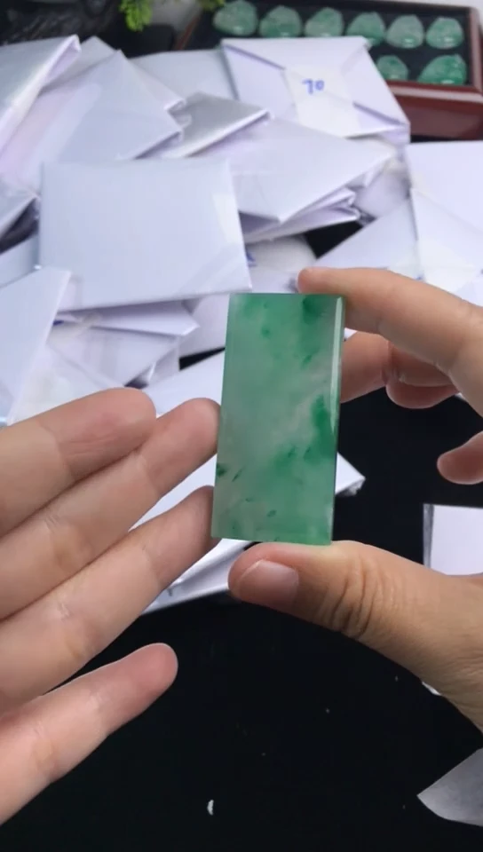 石英质玉（非洲翠）吊坠未镶嵌非洲翠