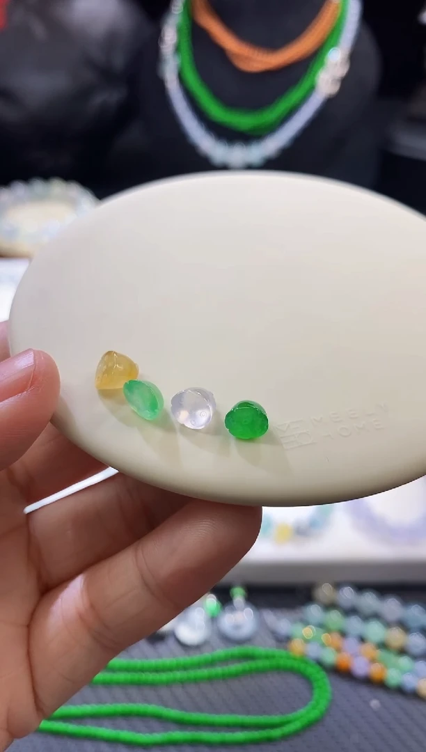 翡翠挂件未镶嵌诺*买断莲蓬留镶