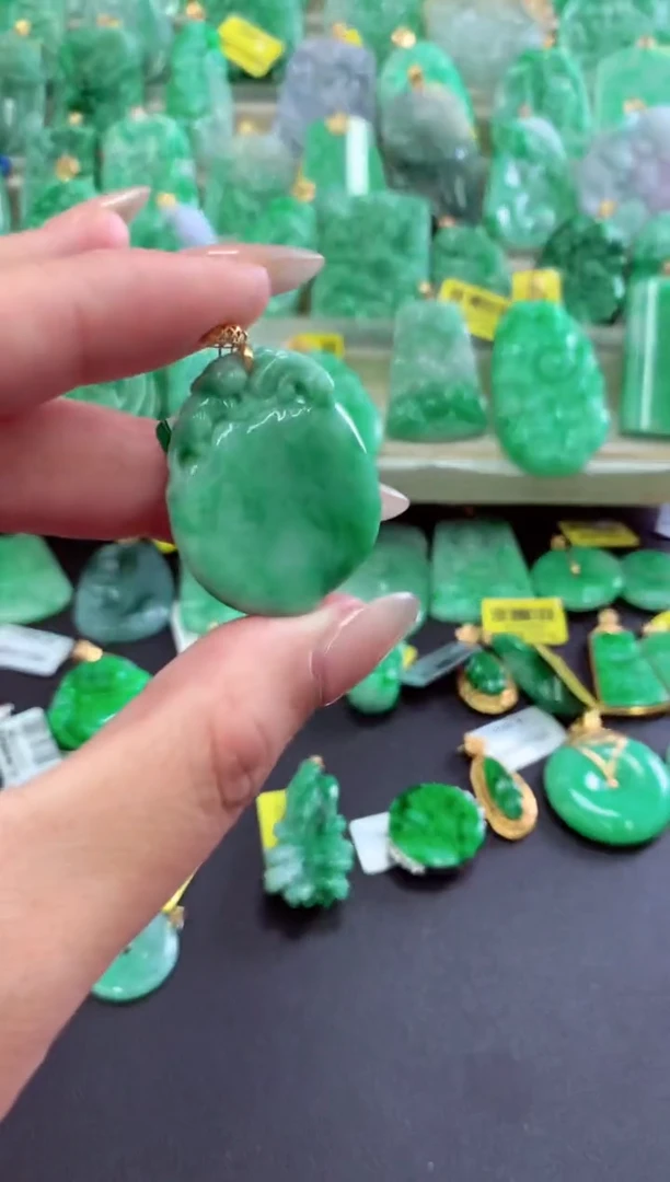 翡翠挂件18K金镶嵌挂件