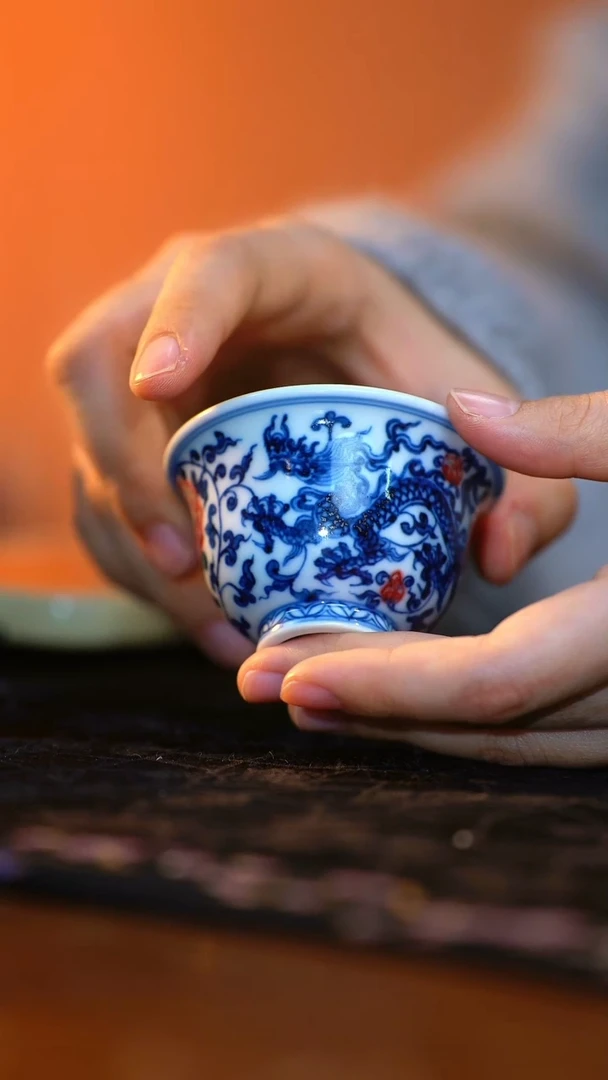 【樊匠造器】缠枝龙釉里红迷你小压手杯