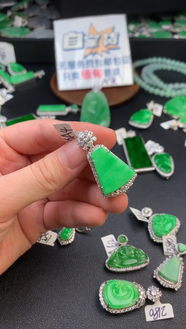 【闪购商品】翡翠颈饰银S925镶嵌翡翠