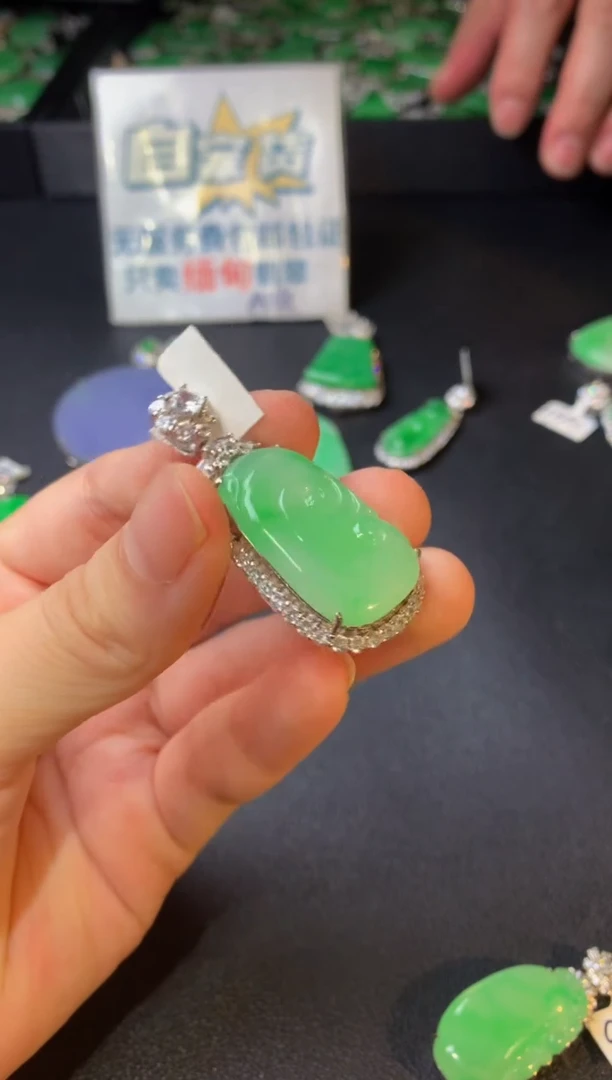 翡翠银S925镶嵌颈饰翡翠