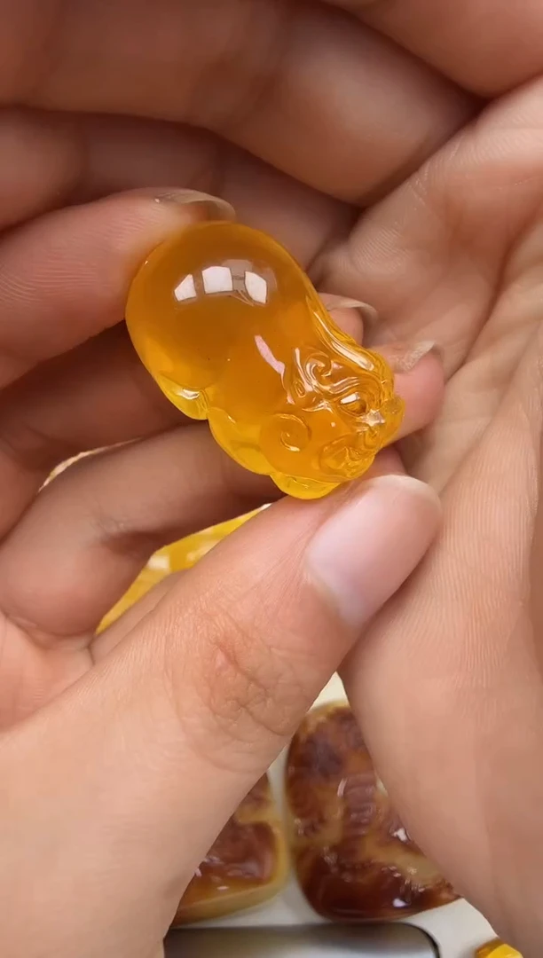 裸石琥珀未镶嵌如图