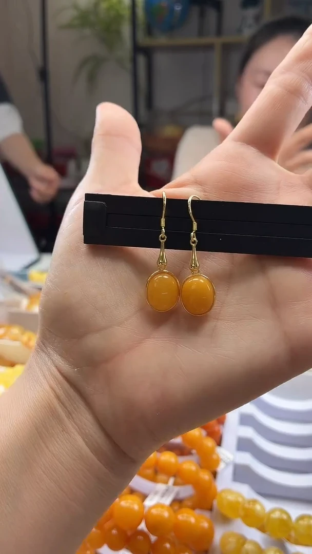 琥珀银S925镶嵌耳坠精品蜜蜡蛋面耳钩