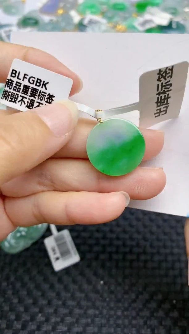 翡翠18K金镶嵌颈饰天然A货翡翠