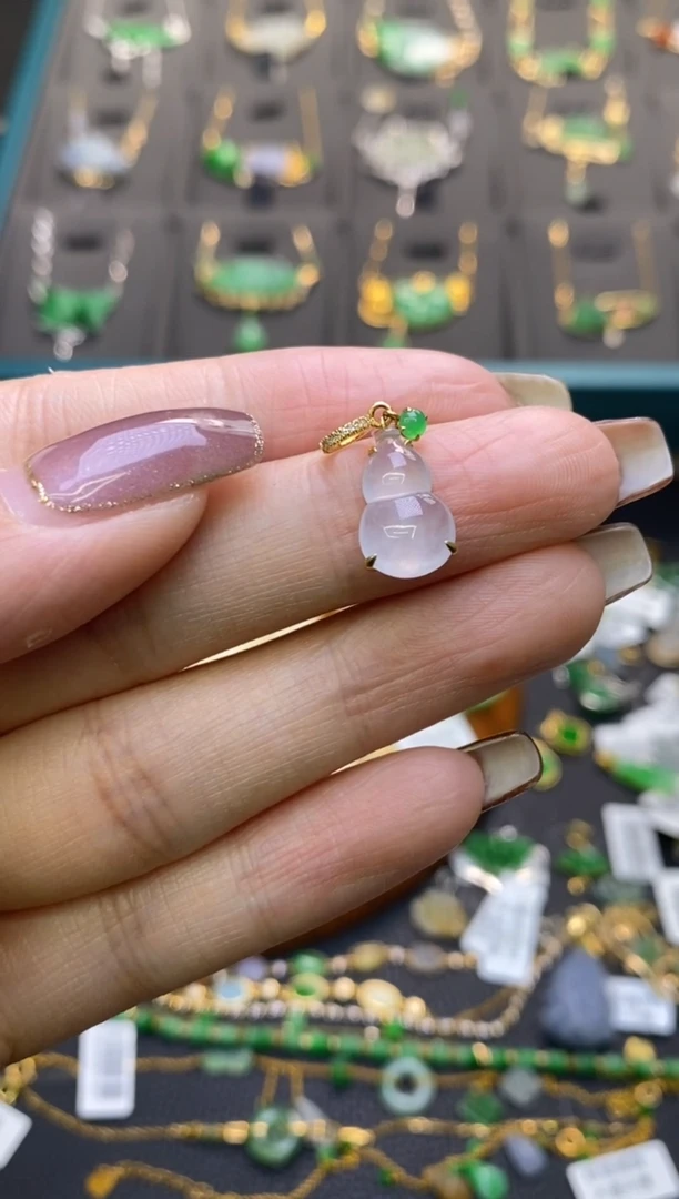 翡翠18K金镶嵌颈饰葫芦吊坠13665