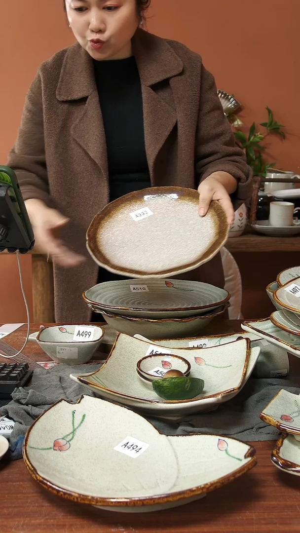 陶瓷A332 一个花边陶瓷粗陶盘子可能微瑕