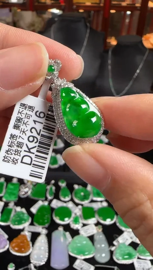 颈饰18K金镶嵌翡翠DK9216辣绿豆豆