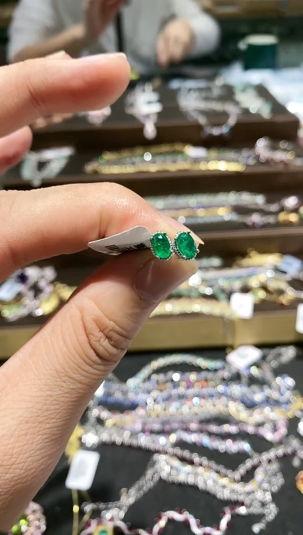 【闪购商品】祖母绿耳饰银S925镶嵌耳钉