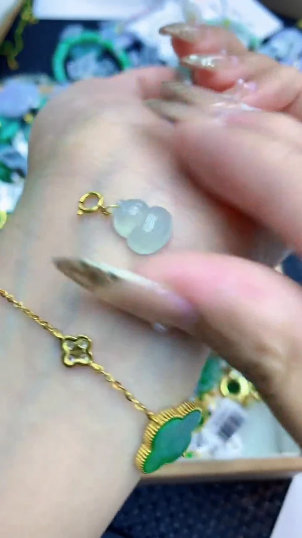 翡翠未镶嵌颈饰           1
