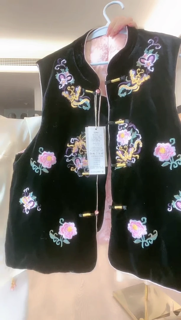 闪电购黑色刺绣加棉马甲