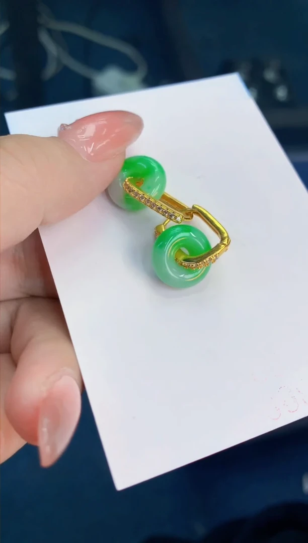 翡翠未镶嵌颈饰1