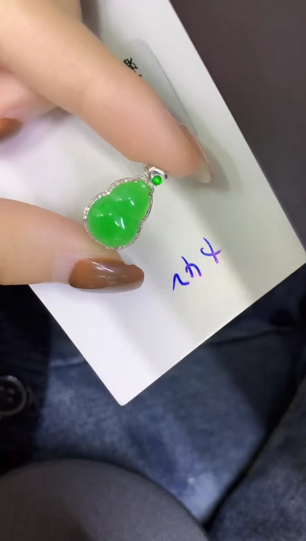 颈饰18K金镶嵌翡翠缅甸天然翡翠A货