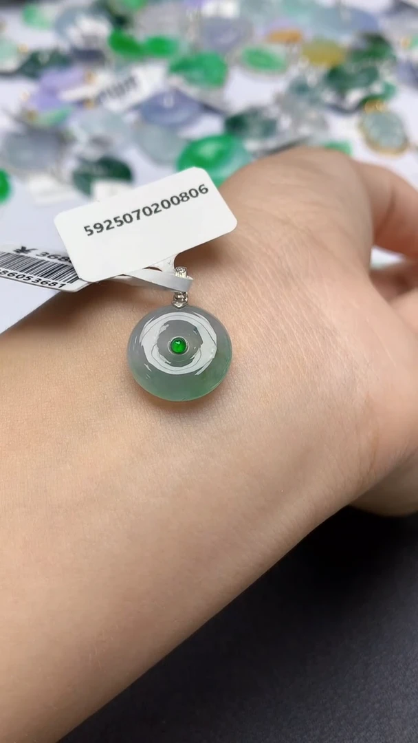 翡翠18K金镶嵌颈饰天然缅甸a货翡翠百元以上9元证书费自理