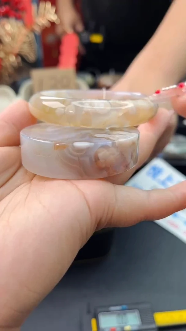 【闪购商品】石英质玉手镯未镶嵌赠送镯心（58圈口）