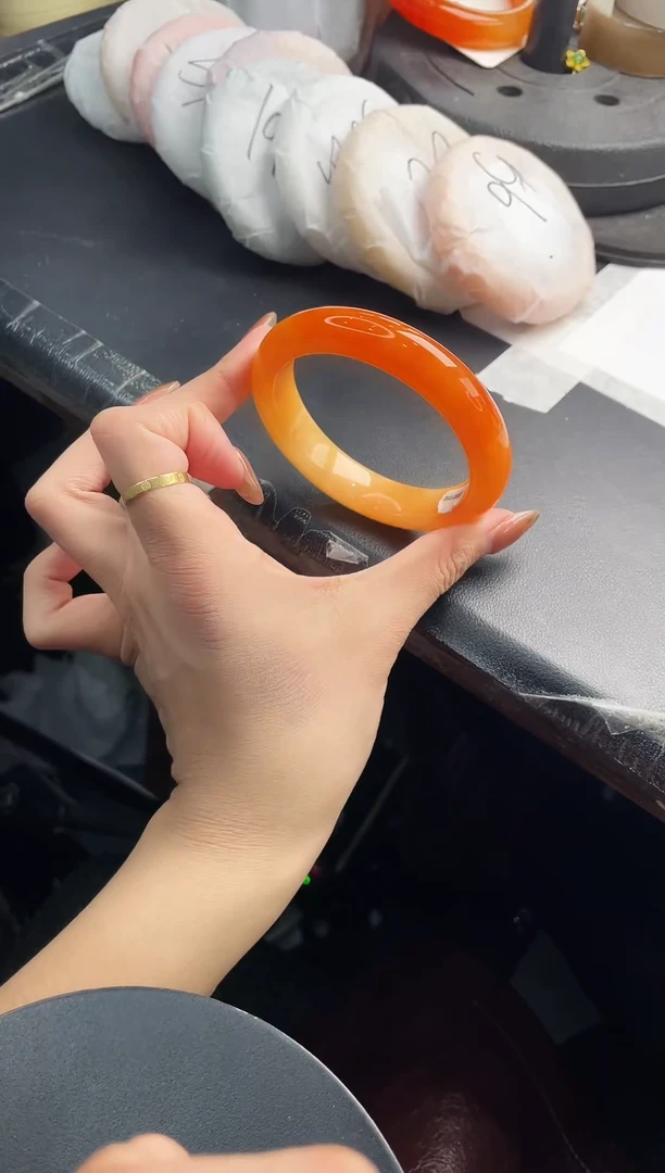 未镶嵌手镯石英质玉j75-HHB60+