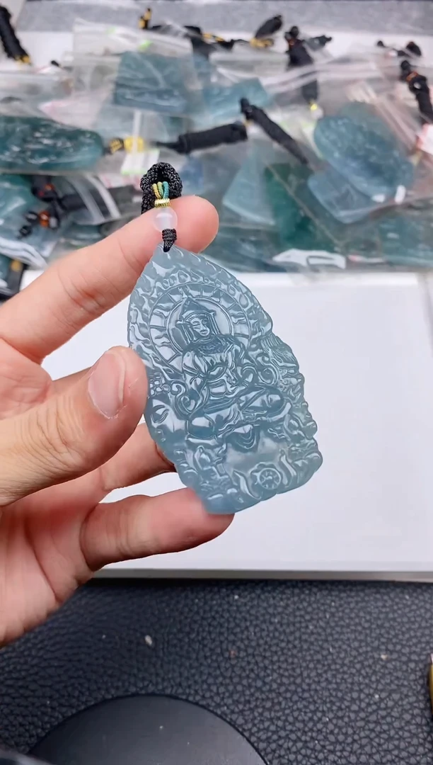 颈饰未镶嵌翡翠