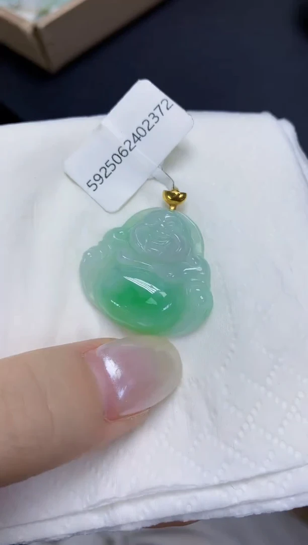 翡翠18K金镶嵌颈饰天然缅甸翡翠A货