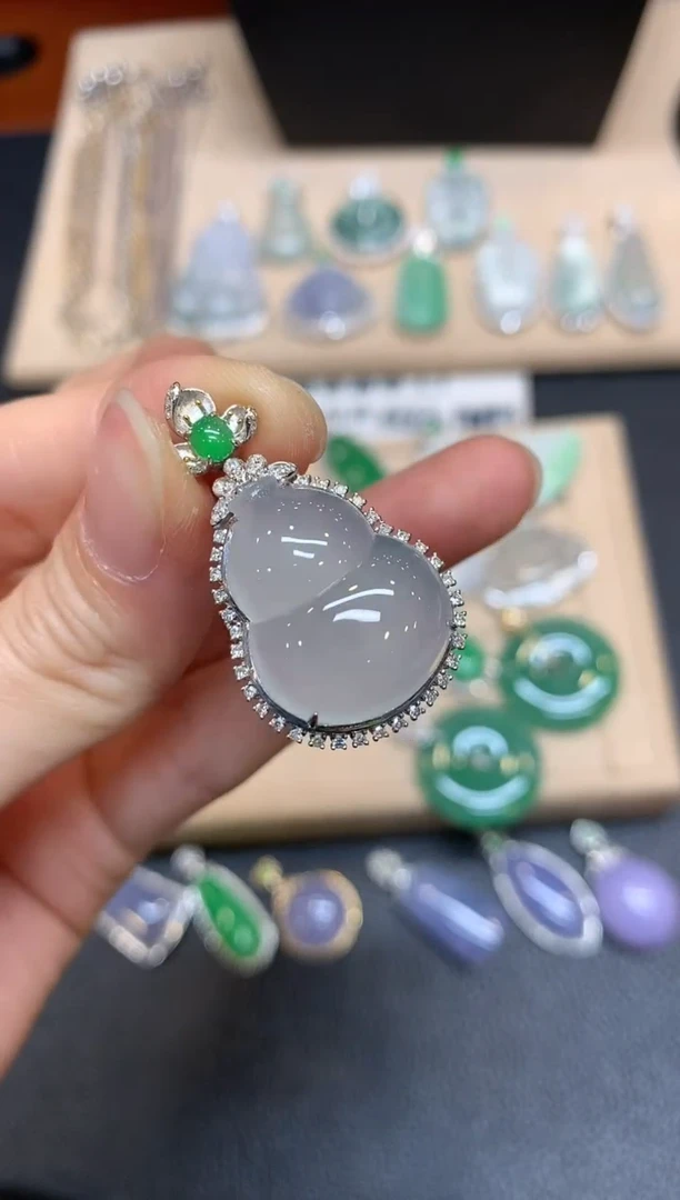 【闪购商品】翡翠颈饰18K金镶嵌葫芦【无服务费