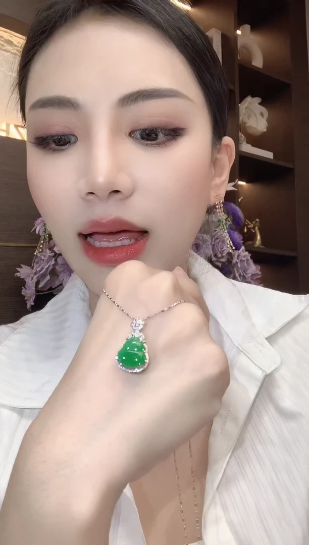 吊坠(不含链)18K金镶嵌翡翠A24